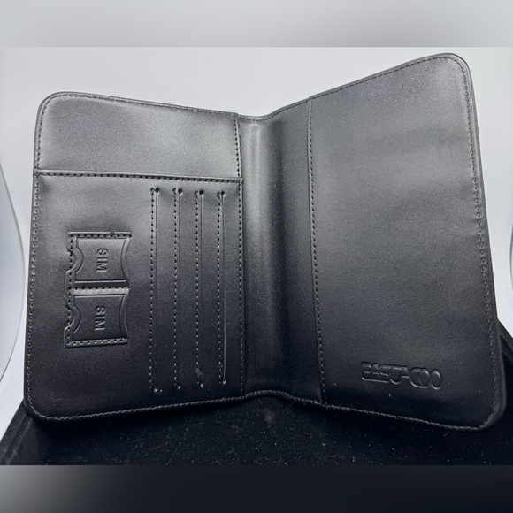 Passport Holder/Wallet RFID Blocking Leather Card Case Must Have for Travel - Picture 3 of 3